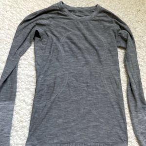 Lulu lemon grey long sleeve workout top with thumb holes. Size small